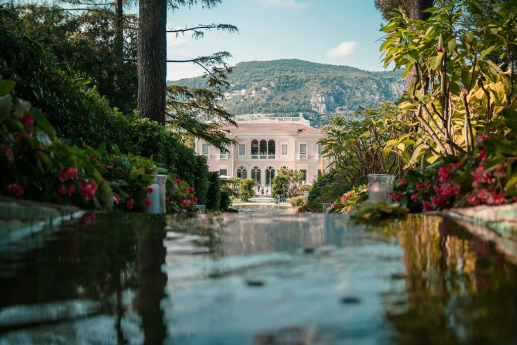 Demoustication Saint-Jean-Cap-Ferrat - Villa et jardins luxuriants avec bassin - BioBelt